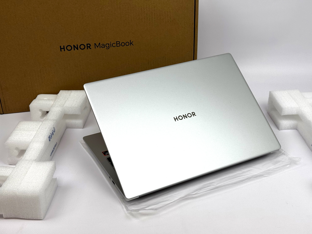 Ноутбук Honor Magicbook X16 Plus Ryzen 7 8845HS / 32GB DDR5 / 1024 GB SSD / AMD Radeon 780M / Win 11 / RU-EN клавиатура