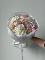 Букет из гортензии, пионов и диантусов