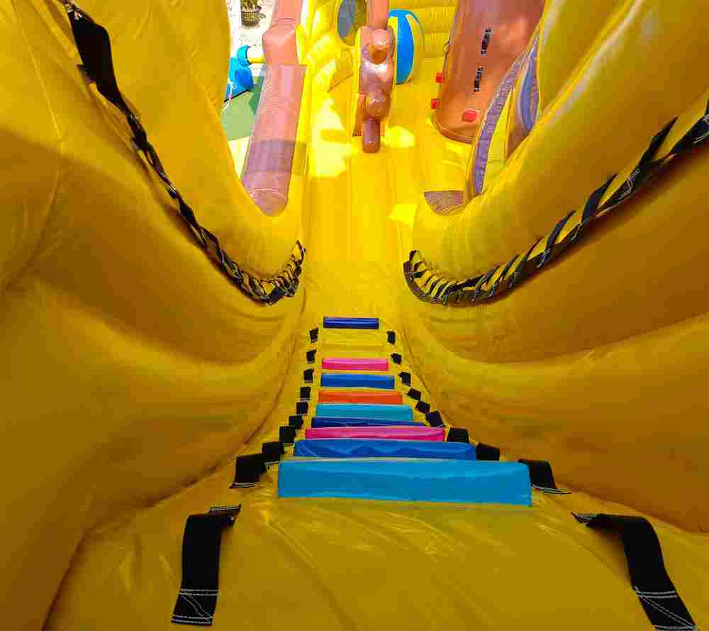 Большой надувной батут-горка "Фрегат-2" 11*5*5 м