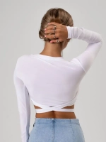 Белый кроп топ на завязках с длинным рукавом