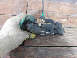 Замок двери задней левой 6 pin Chevrolet Cruze Б/У Оригинал 3023881LH4