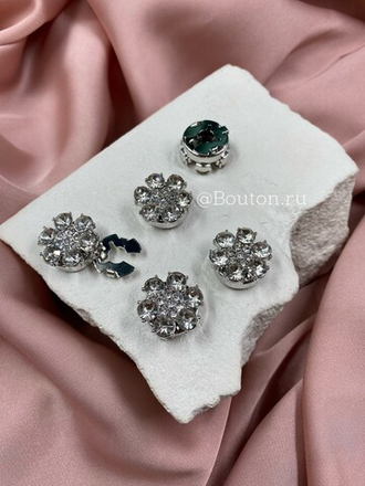 Накладка на пуговицу серебряные со стразами