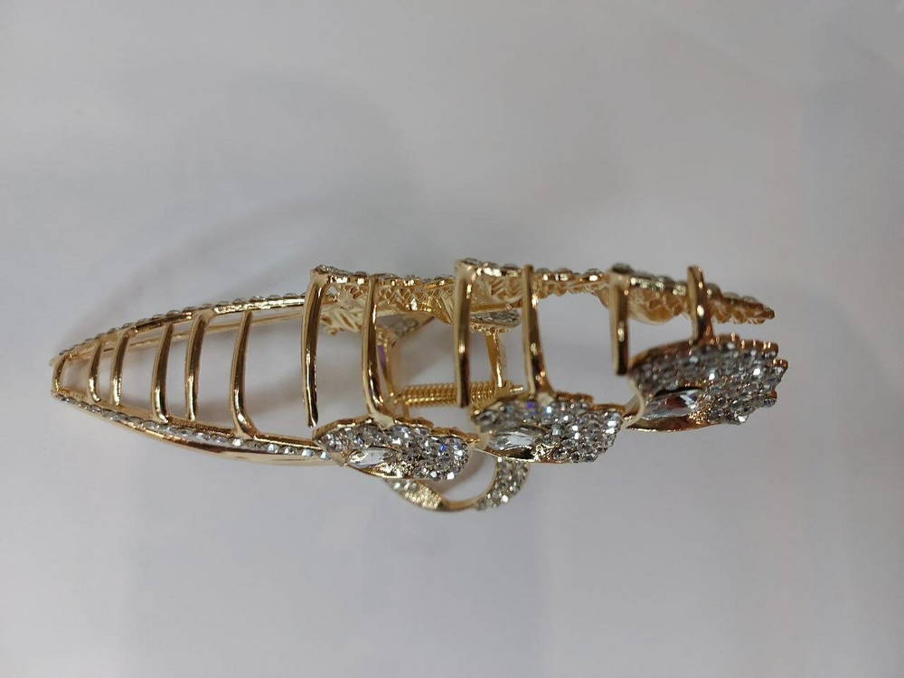 Заколка-краб. Букет из цветов со стразами. Металл. Усиленная. Цвет золотой