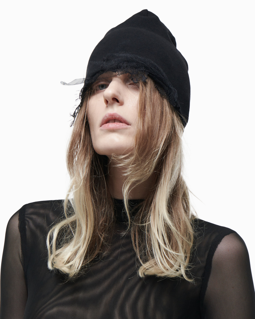 HAT WITH LACE