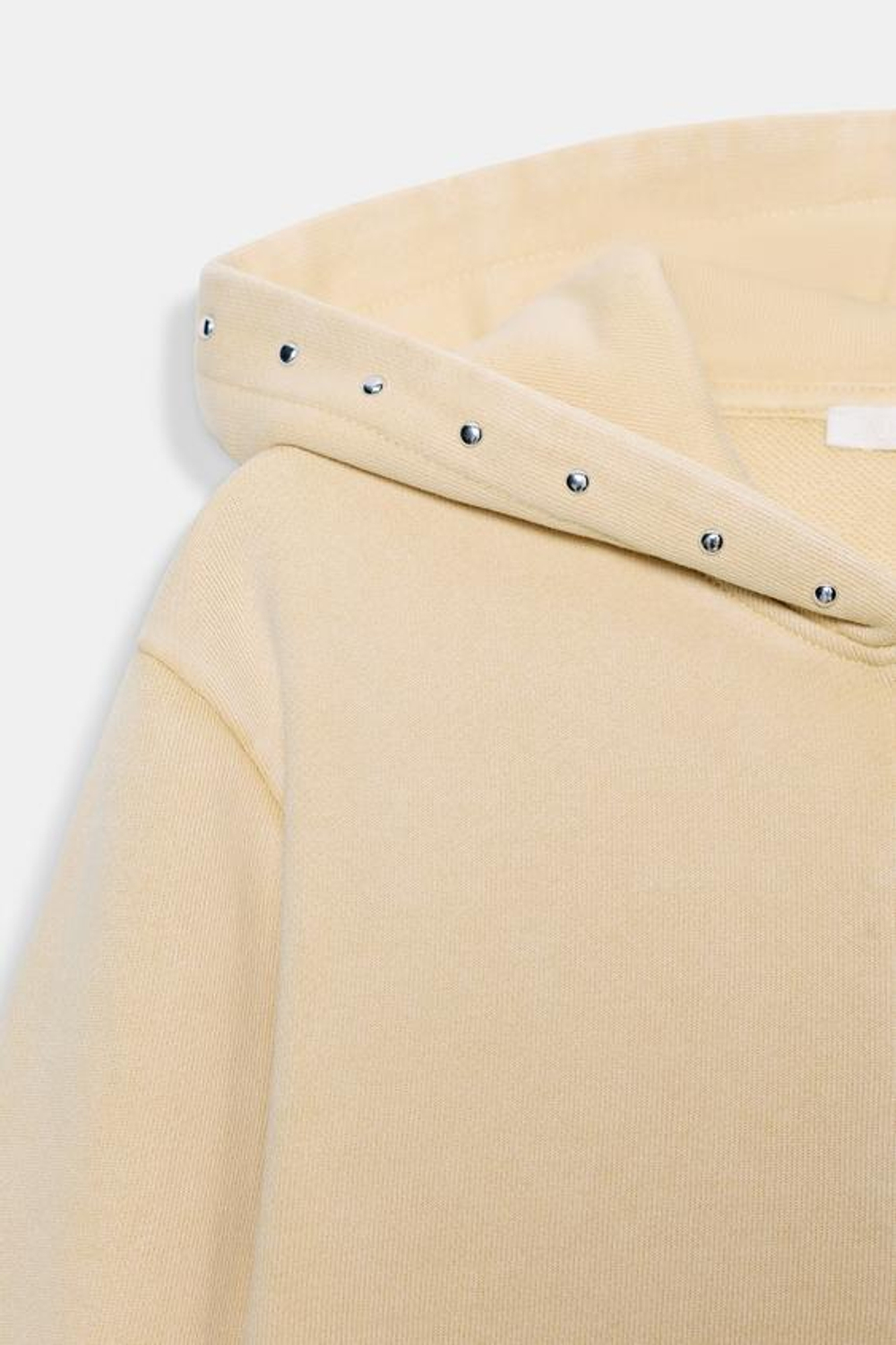 Свитшот с заклепками и эффектом потертости - ZARA