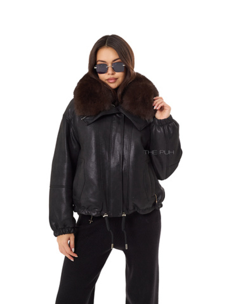 Черная куртка-пуховик из эко-кожи с накладным мехом