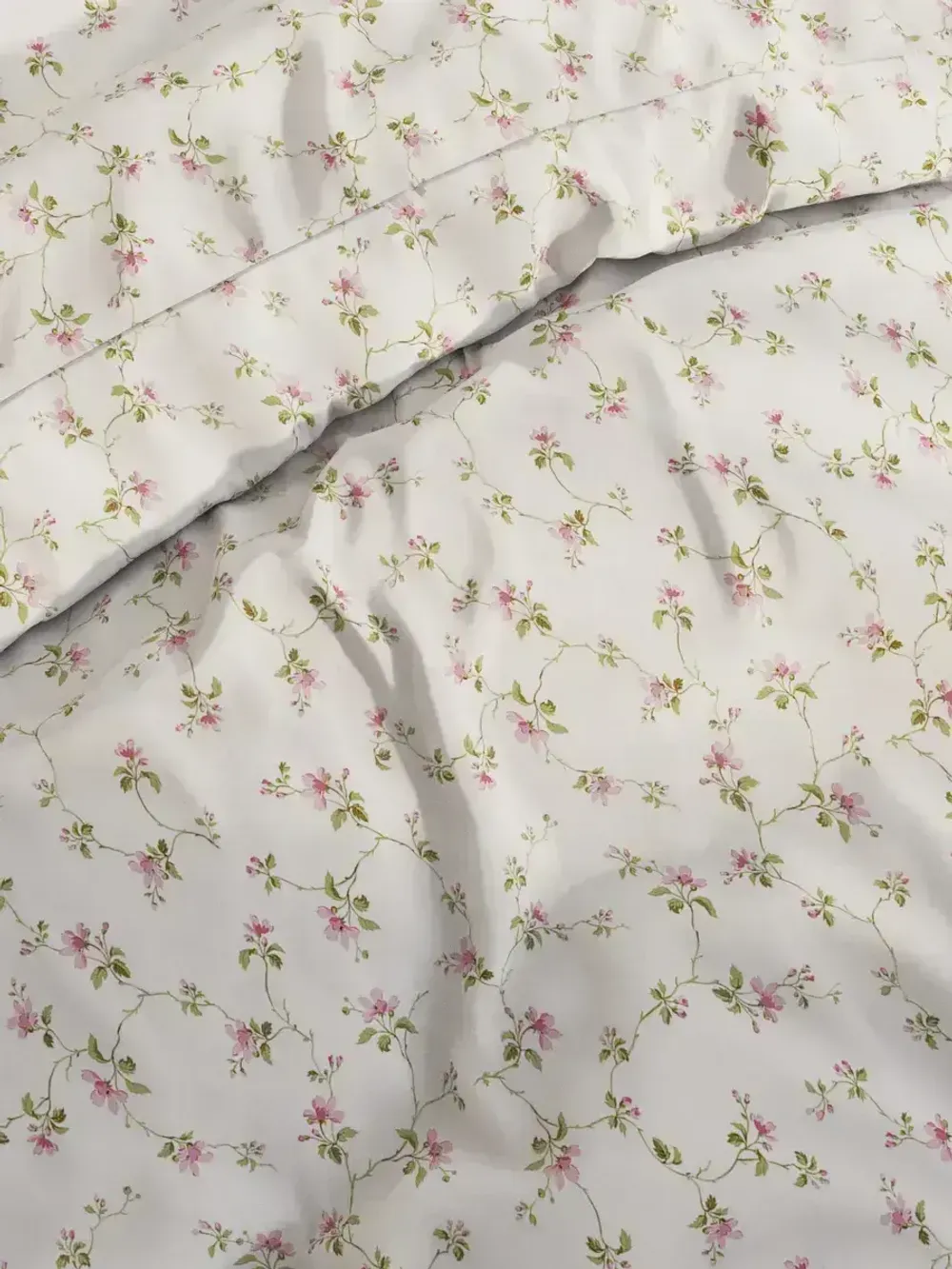 Декоративная наволочка с рюшами, оборками "Весенние цветы" 50х70 см, 1 шт, без молнии