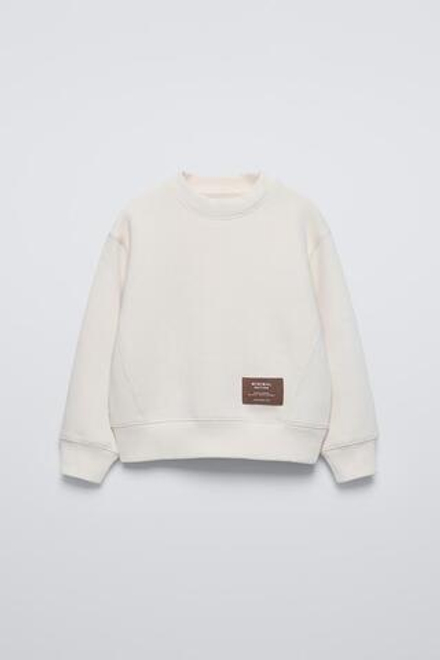 ZARA КОМПЛЕКТ ИЗ ТОЛСТОВКИ И ДЖОГГЕРОВ С НАШИВКОЙ, ЭКРЮ