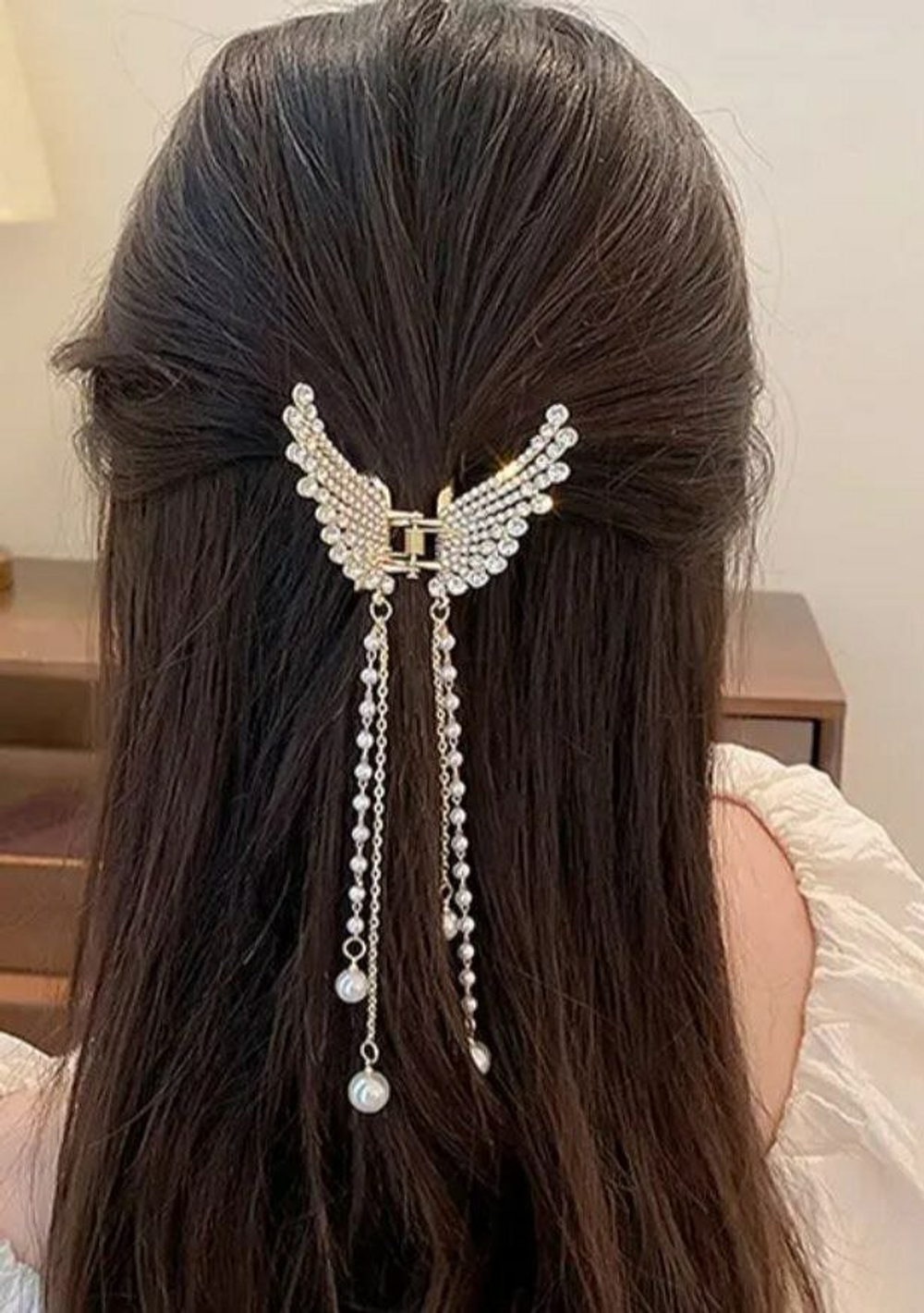 Заколка -краб. Бабочка  со стразами и жемчужными (имитация) подвесками. Цвет Золото