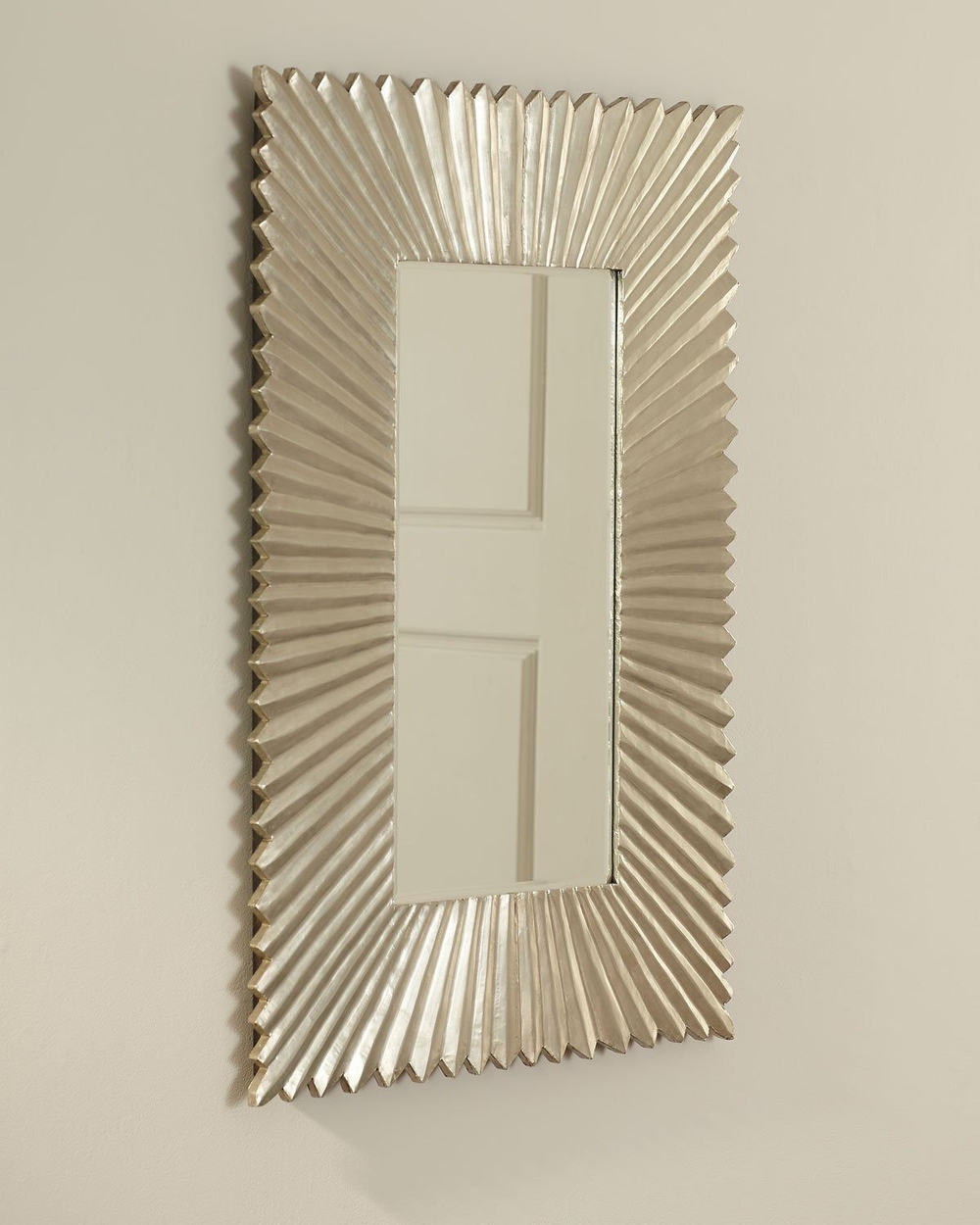 Серебряное настенное зеркало “Майлз”