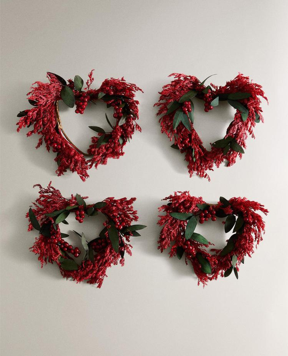 ZARA HOME НАБОР РОЖДЕСТВЕНСКИХ КОЛЕЦ ДЛЯ САЛФЕТОК «СЕРДЕЧКИ ИЗ ЛИСТЬЕВ» (4 ШТ.), КРАСНЫЙ