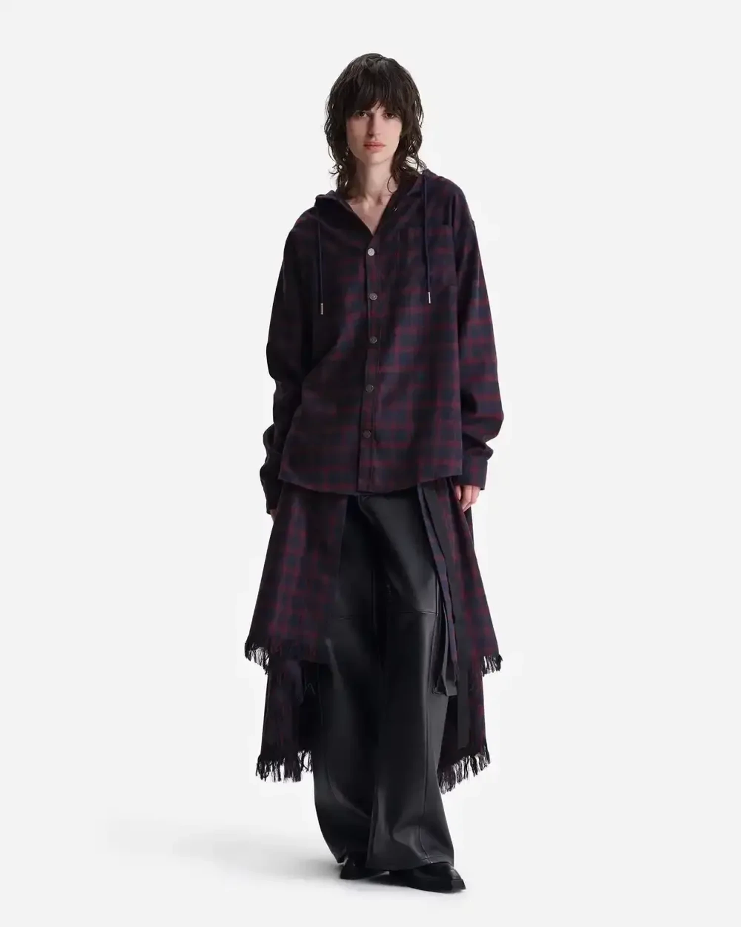 Рубашка из фланели с капюшоном в красно-синюю клетку