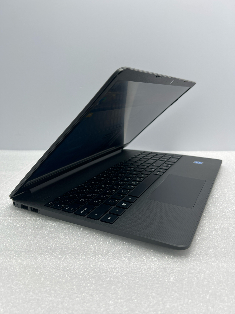 Ноутбук HP 15s-fq0094ur (669X9EA) 15.6"/Intel Pentium Silver N5030/RAM 4GB/SSD 256GB/Intel HD Graphics/1920*1080/IPS/Windows 11/Подсветка кл-ры: нет/серый. Состояние: B1