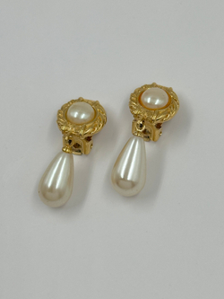 Клипсы с «жемчужными» подвесками Givenchy