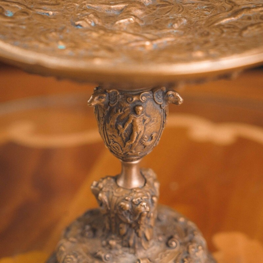 Ваза-тацца с мифологическим сюжетом