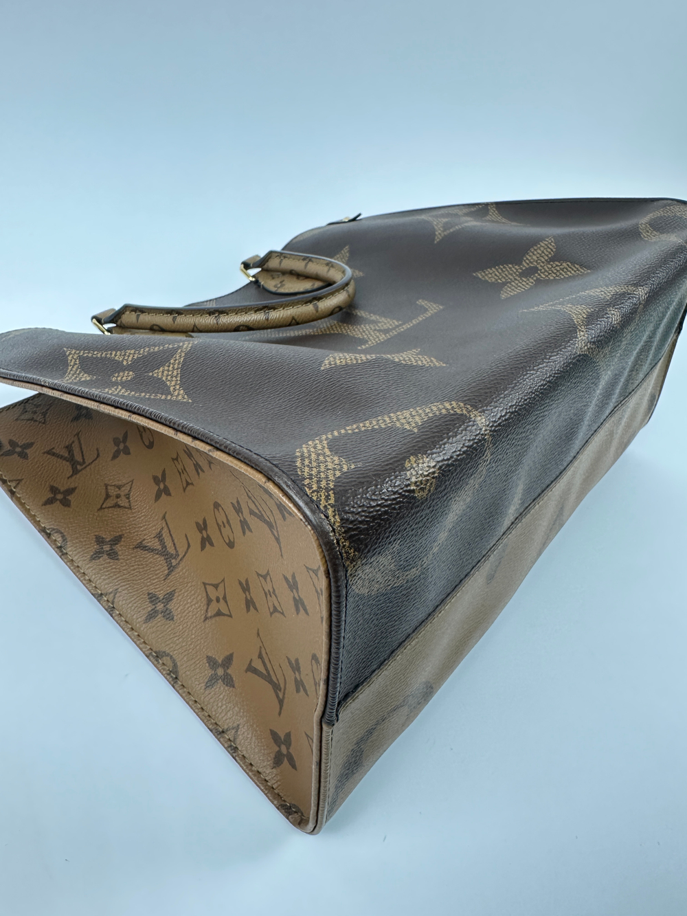 Сумка Louis Vuitton OnTheGo