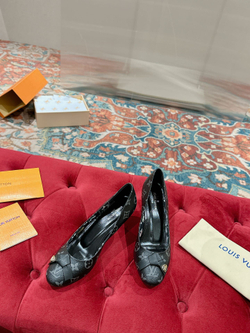 Louis Vuitton Pump (4 colors)