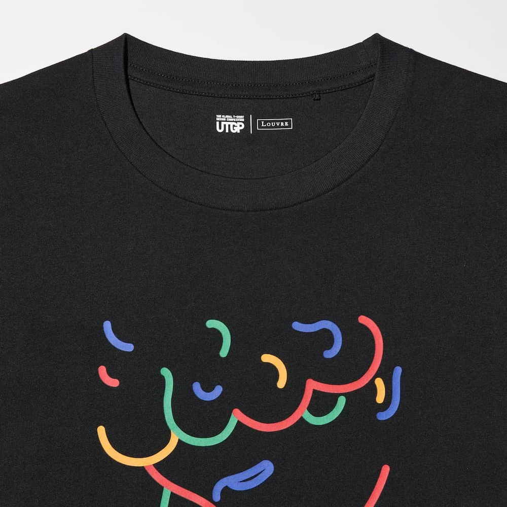 UNIQLO ФУТБОЛКА С ГРАФИЧЕСКИМ ПРИНТОМ, ЧЕРНЫЙ