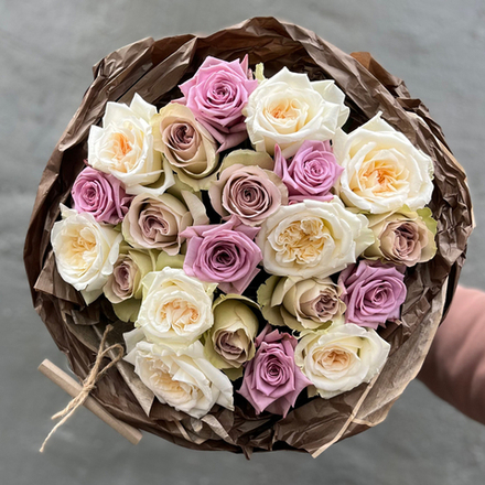 Аметистовый микс — букет ароматных романтических и интерьерных роз