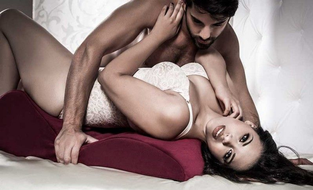 Бордовая большая подушка для любви Liberator Hipster с чехлом из вельвета (Цвет: бордовый)