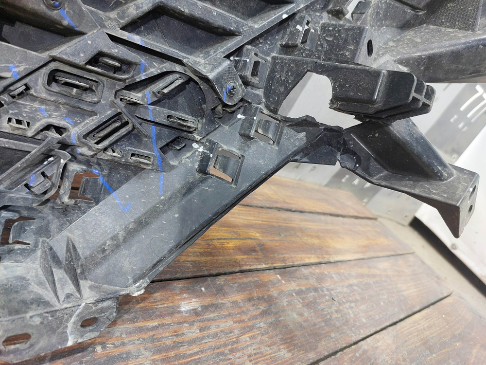 Решетка радиатора Changan UNI-V 22-нв Б/У Оригинал 2803131DE01AA