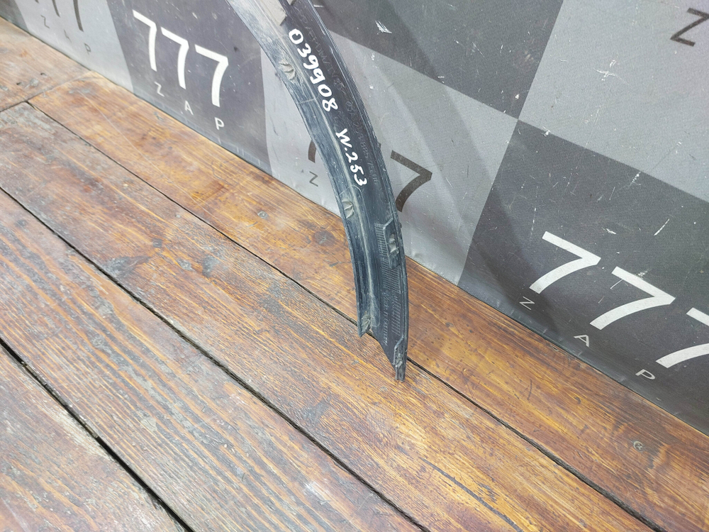 Накладка крыла переднего левого Mercedes GLC (X253) 19-нв Б/У Оригинал A2538857506