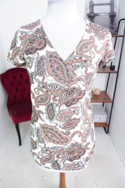 Блузка Nuova Vita лаконичная, визуально на 44 размер