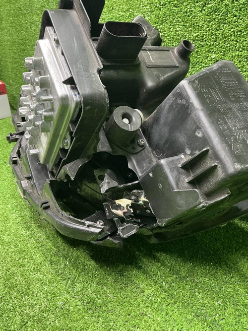 Битая Фара правая Geely Atlas Pro (2021-2025) LED