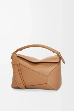 Loewe Сумка среднего размера Puzzle Edge из мягкой зернистой телячьей кожи, тоффи
