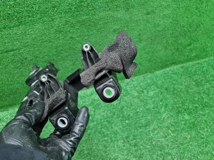 Кронштейн площадки АКБ LR Discovery Sport (19-нв)