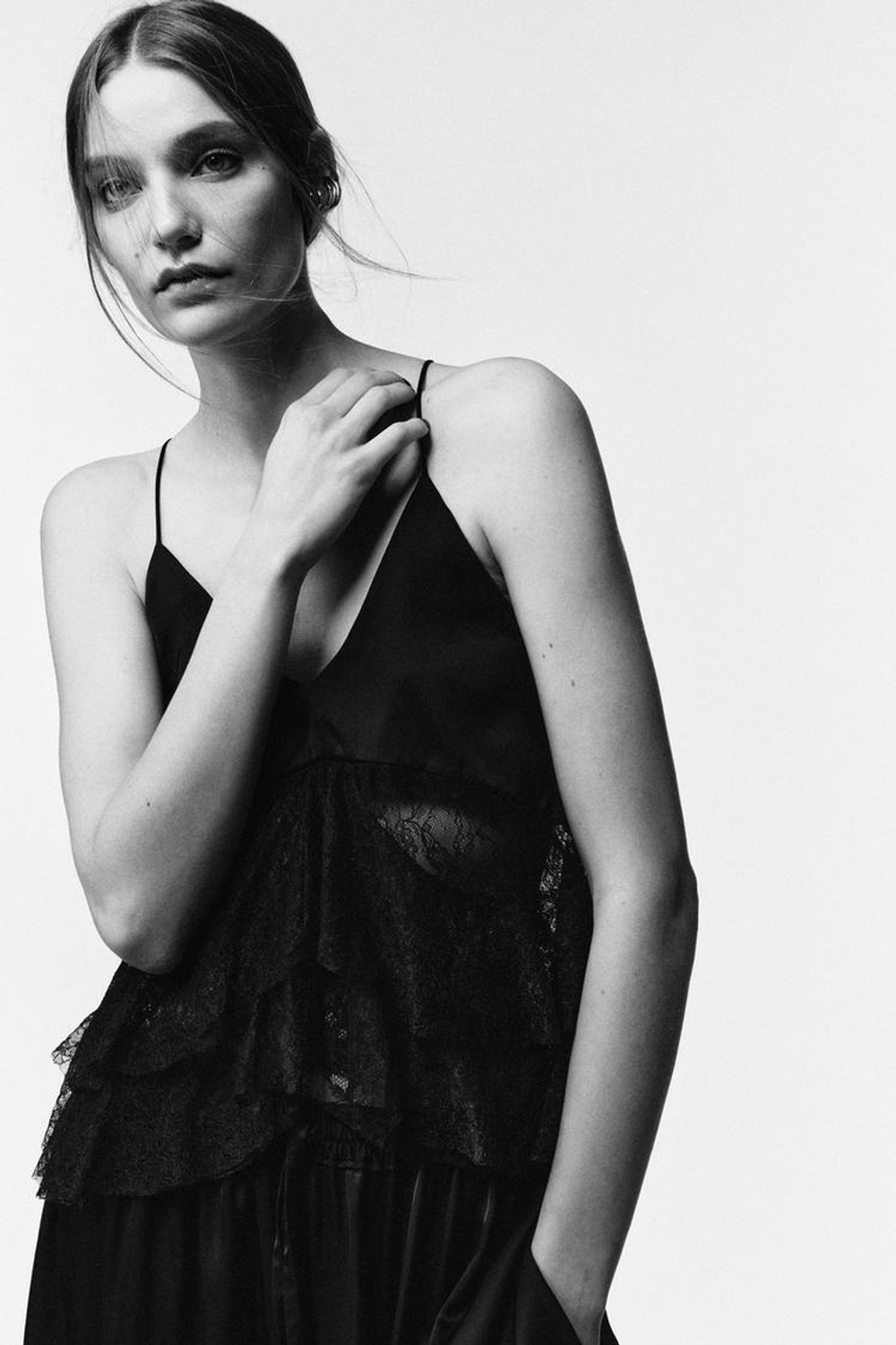 ZARA ТОП НА ТОНКИХ БРЕТЕЛЯХ, ЧЕРНЫЙ