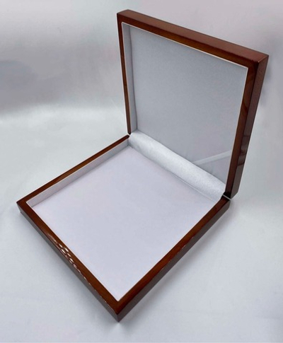 Футляр деревянный / лента в крышке, 203х202х40 мм