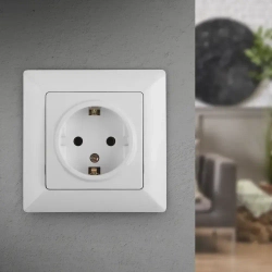 Розетка Intro Solo 4-202-01 с заземлением 2P+E Schuko 16А-250В IP20 скрытой установки белая