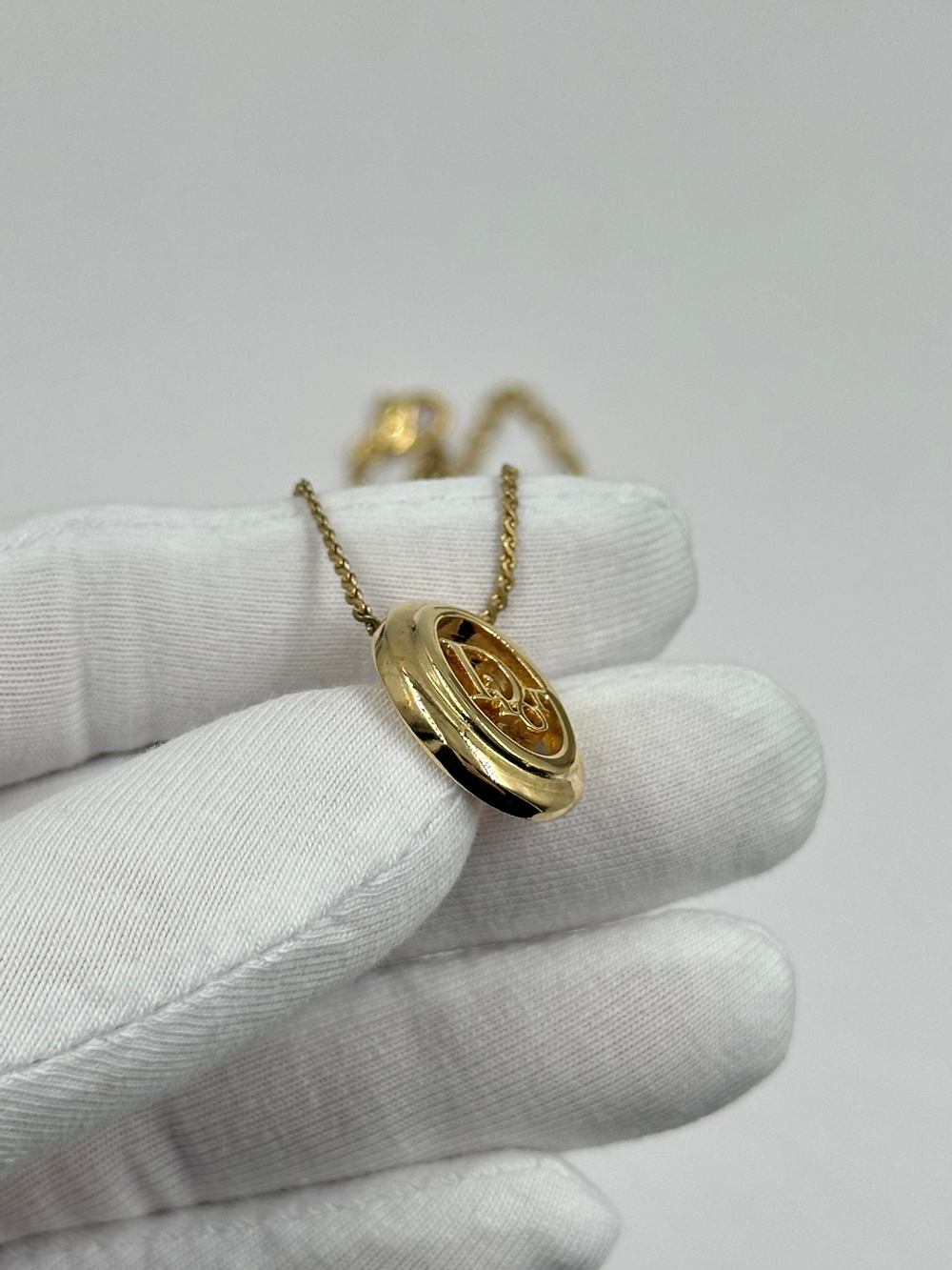 Кулог с лого Christian Dior