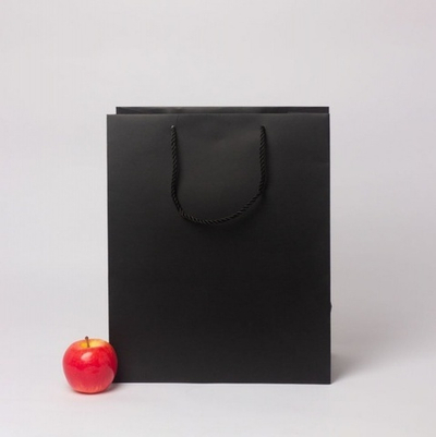 Пакет 33x40x16, черный, витой шнур, картон VIP