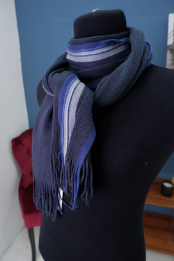 Шарф темно-синий с полосками