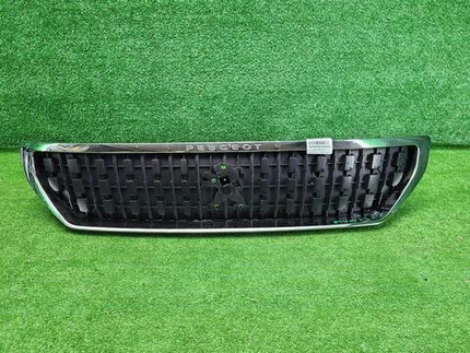 Решетка радиатора Peugeot Traveller (2016-н.в.)