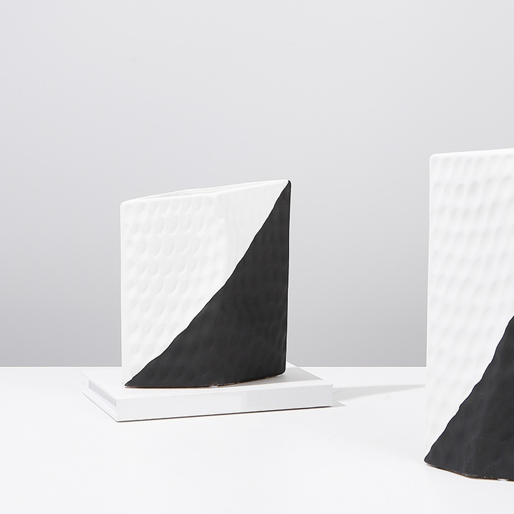 Ваза Black and White Vase B
