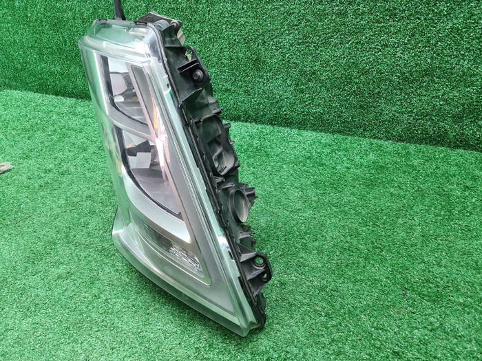 Фара правая Volvo FH 4 (2013-н.в.) галоген