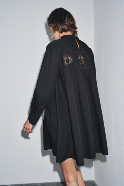 ZARA ПЛАТЬЕ С ВЫШИВКОЙ ИЗ КОЛЛЕКЦИИ ZW, ЧЕРНЫЙ