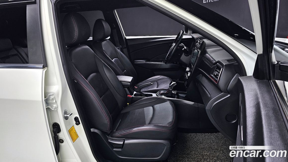 KG Mobility (Ssangyong) Very New Tivoli Бензин 1.5 2WD (05.2021)
