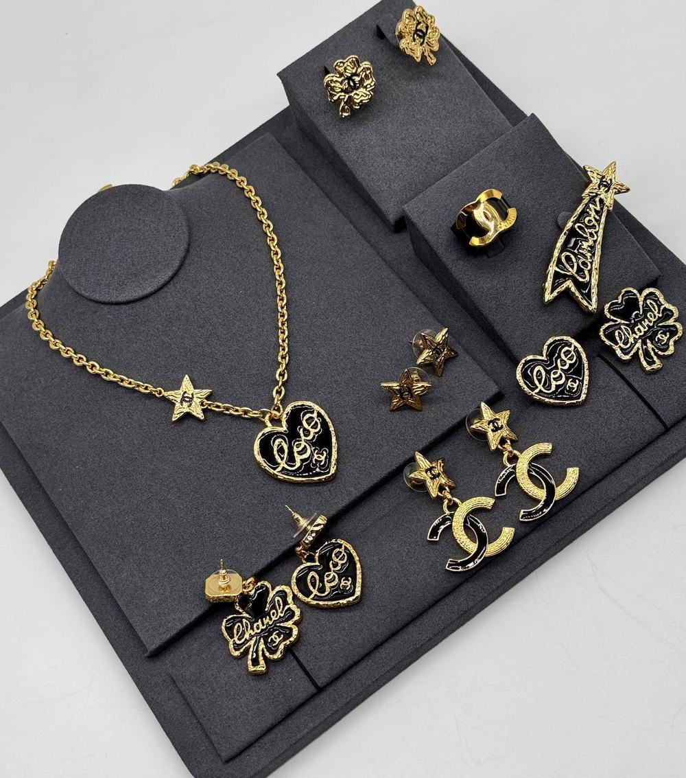 Брошь CHANEL