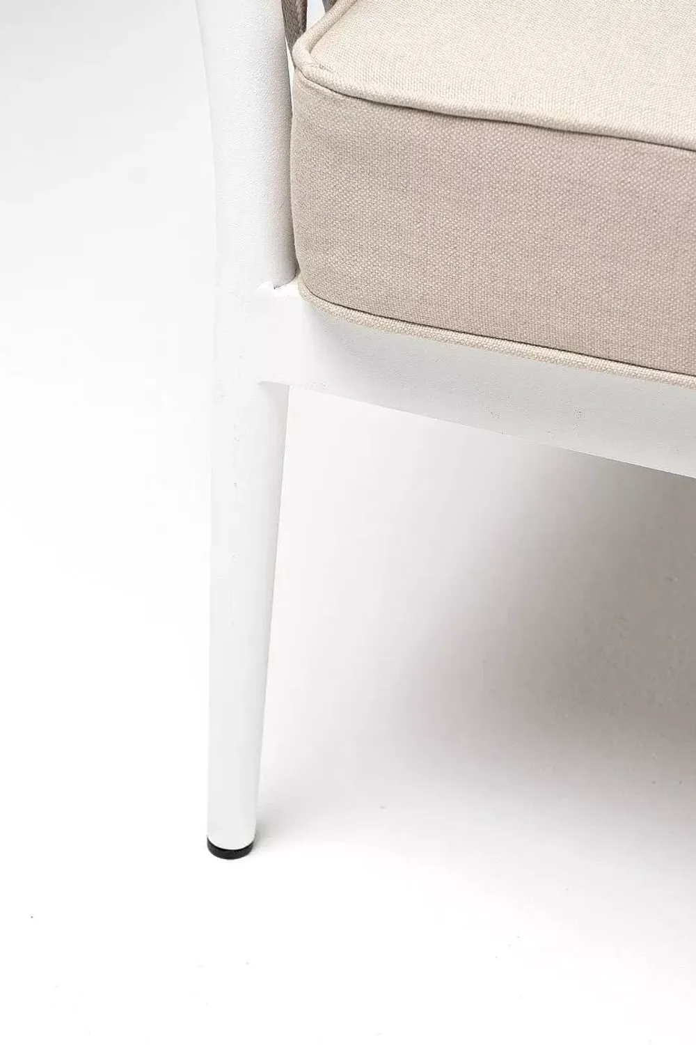 "Касабланка" диван 2-местный плетеный из роупа, каркас алюминий белый муар, роуп бежевый 20мм, ткань бежевая 15052