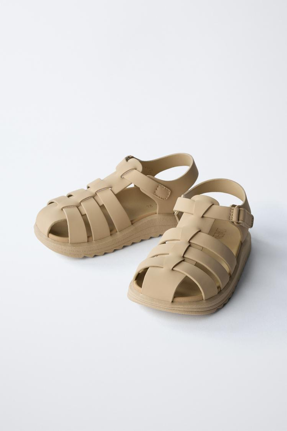 ZARA ПРОРЕЗИНЕННЫЕ САНДАЛИИ С РЕМЕШКАМИ, ПЕСОЧНО-КОРИЧНЕВЫЙ