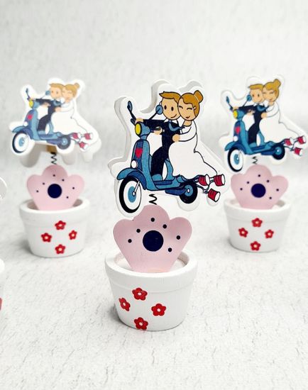 Сувенир - держатель с прищепкой "Молодожены " деревянный, 1 штука