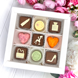 Шоколадный набор "Женские штучки": 9 конфет ручной работы