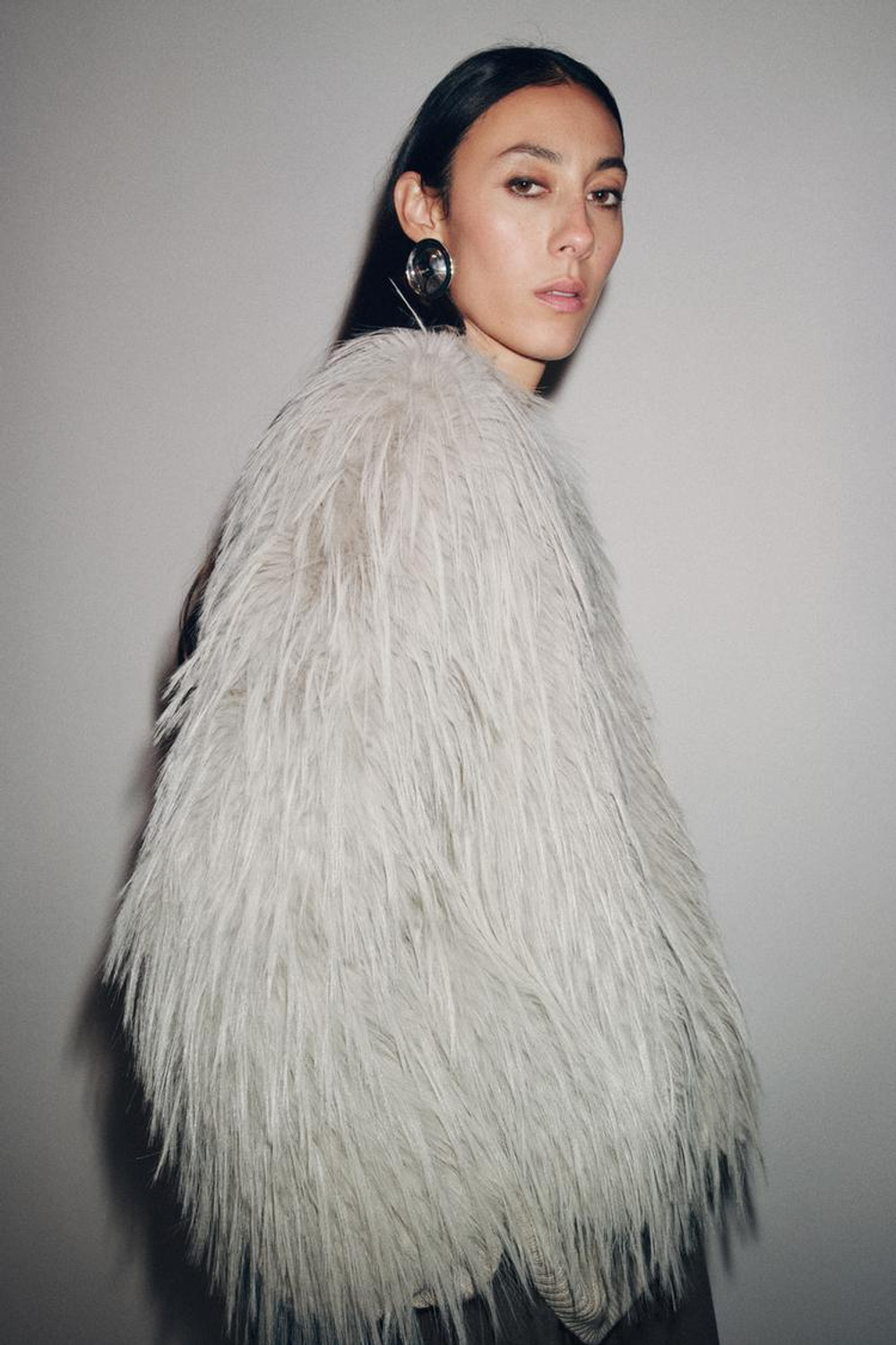 ZARA ШУБА ИЗ ИСКУССТВЕННОГО МЕХА — ZW COLLECTION, СВЕТЛО-СЕРЫЙ