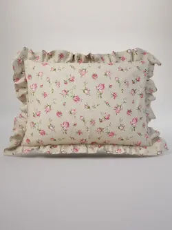 Декоративная наволочка с рюшами, оборками "Розовые бутоны на бежевом" 40х60 см, 1 шт, без молнии