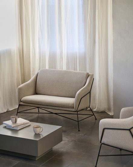 Brida 2-местный диван бежевого цвета на стальных ножках