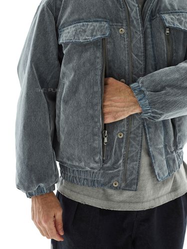 Утепленный серо-голубой бомбер из вареного денима